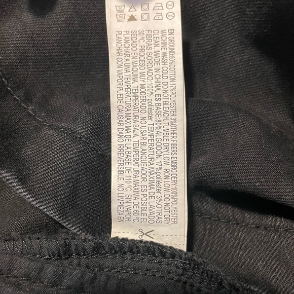 Embroidered Jean Skirt🌼 - Picture 11 of 12